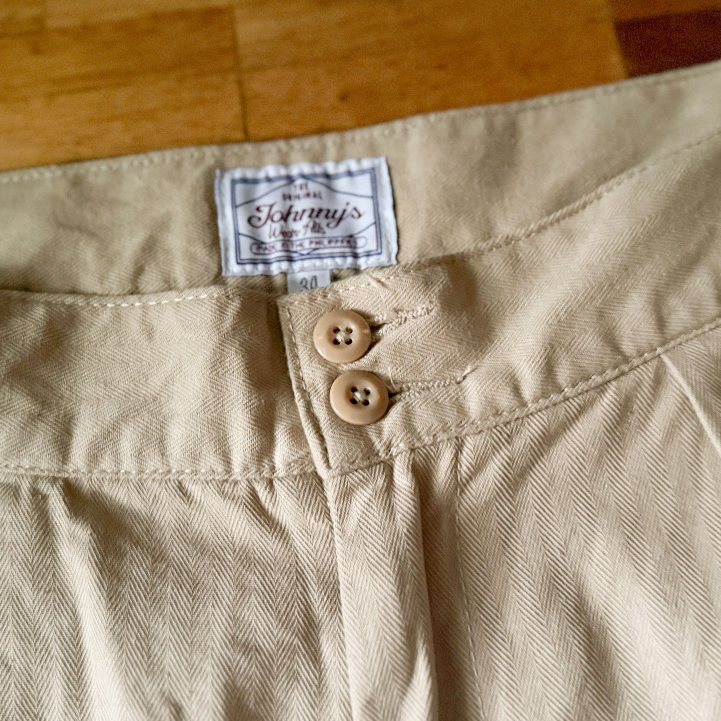 Herringbone Twill Pleated Shorts w/ Side Tabs - Khaki